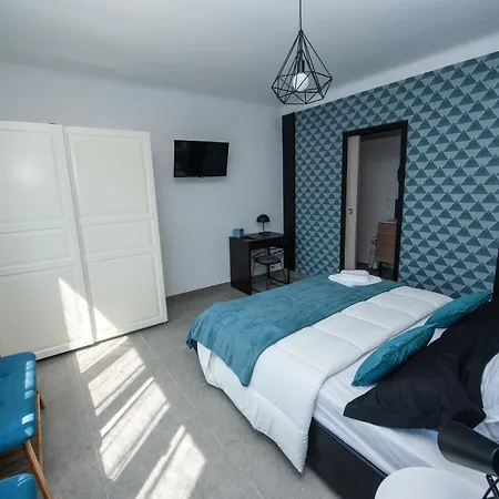 Explore The World 1 *